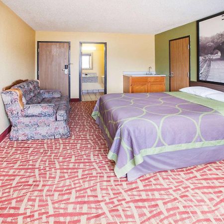 Super 8 By Wyndham Van Buren/Ft. Smith Area Екстериор снимка