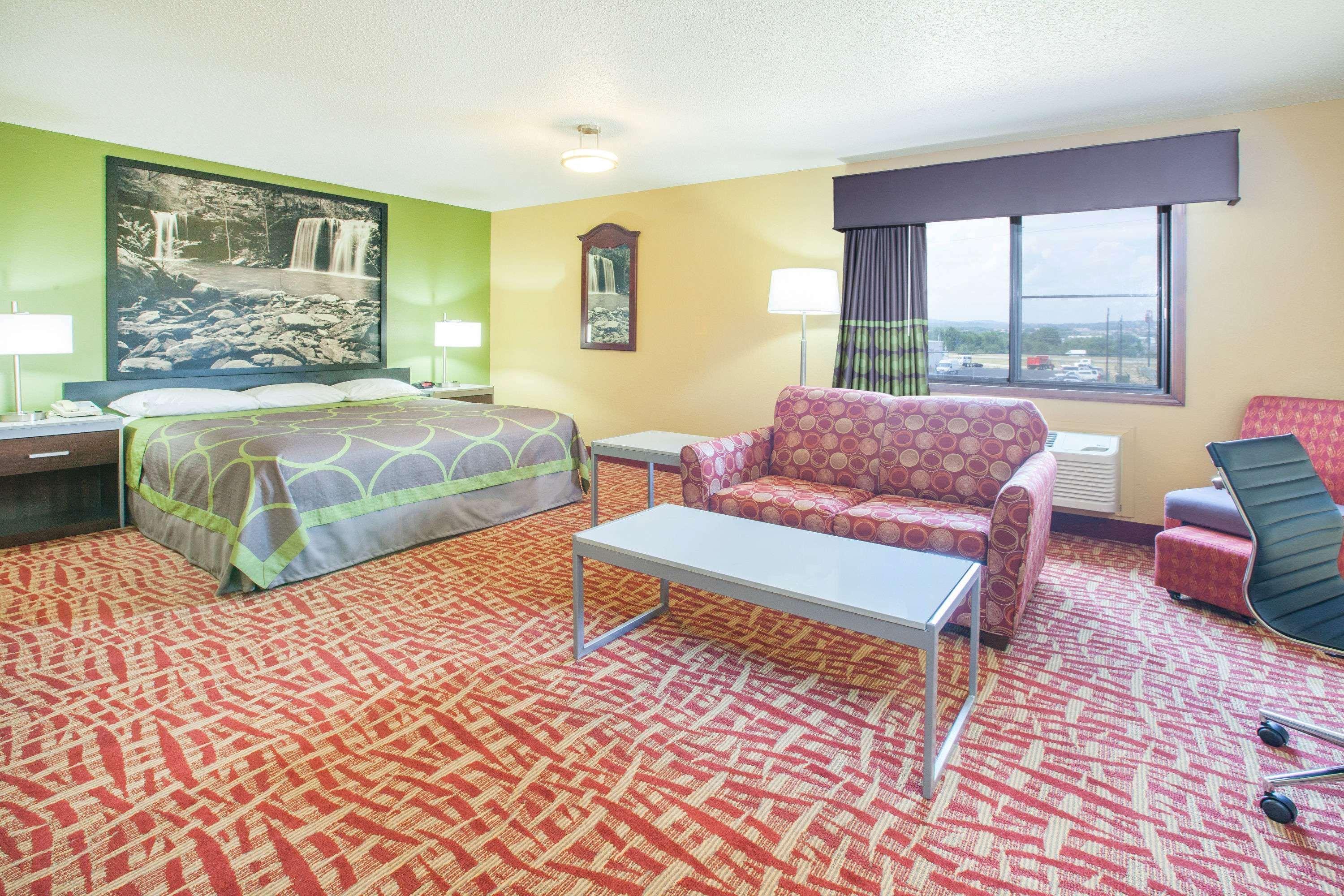 Super 8 By Wyndham Van Buren/Ft. Smith Area Екстериор снимка