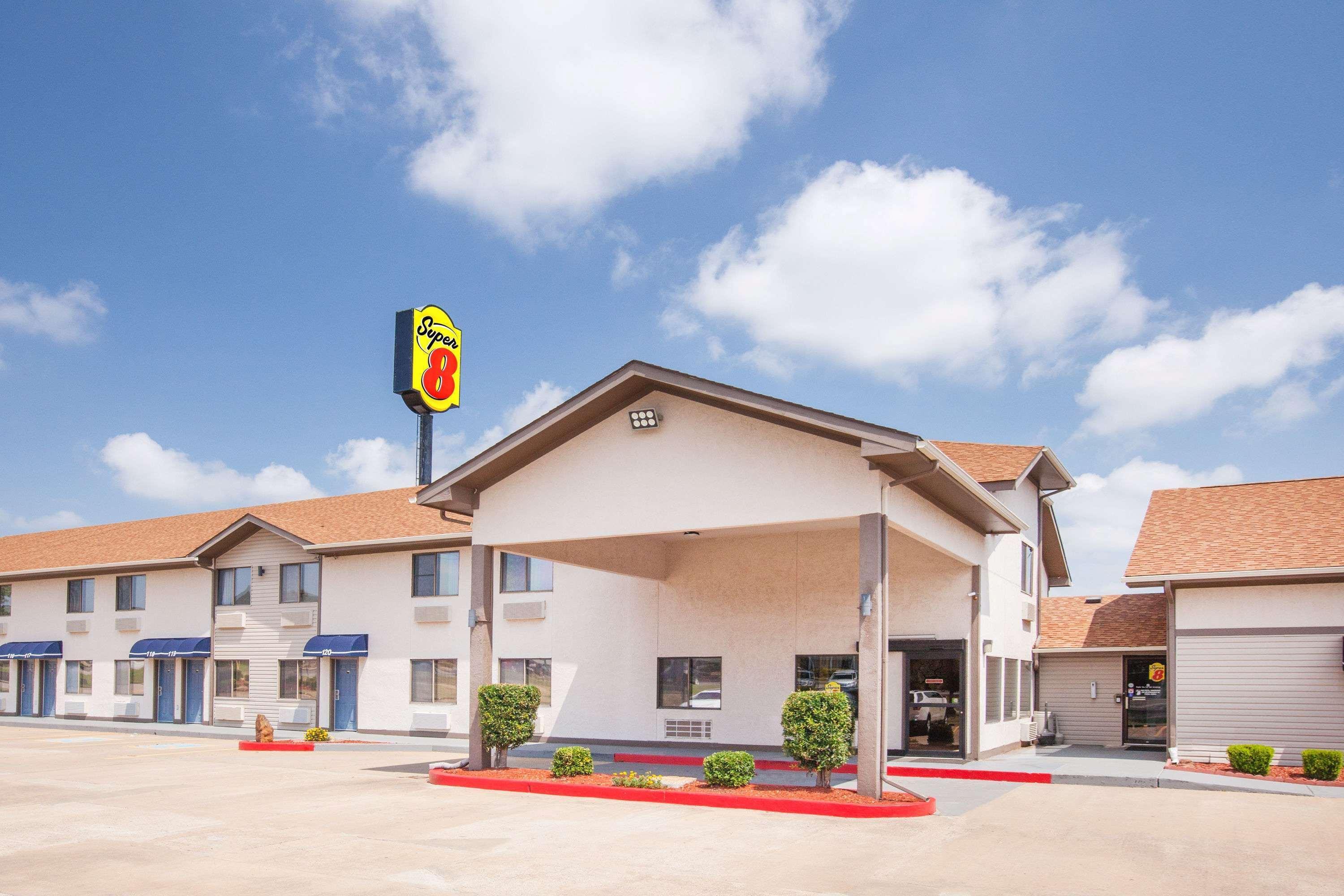Super 8 By Wyndham Van Buren/Ft. Smith Area Екстериор снимка