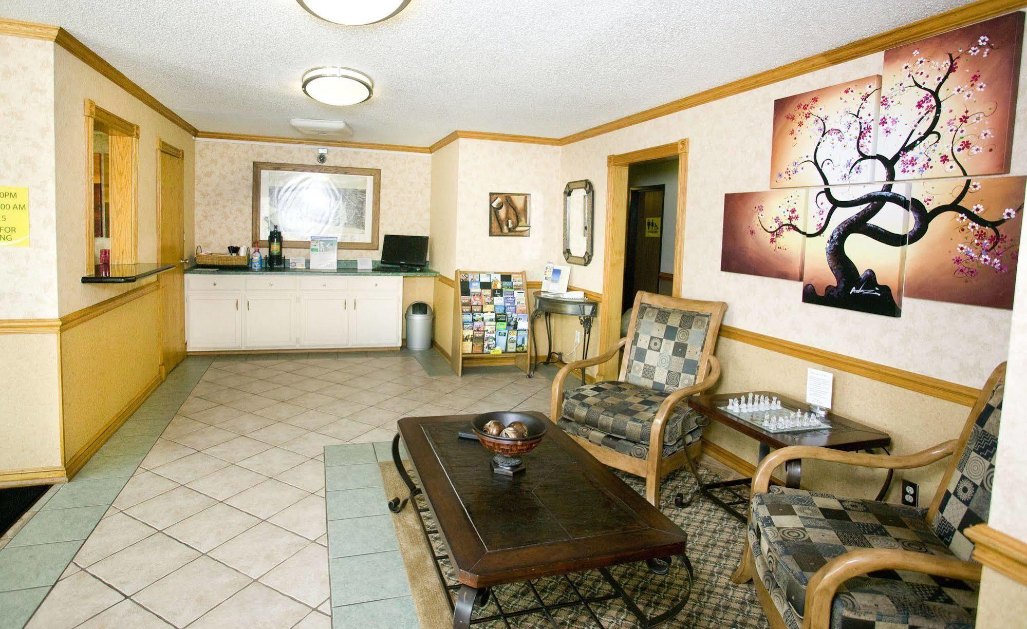 Super 8 By Wyndham Van Buren/Ft. Smith Area Интериор снимка