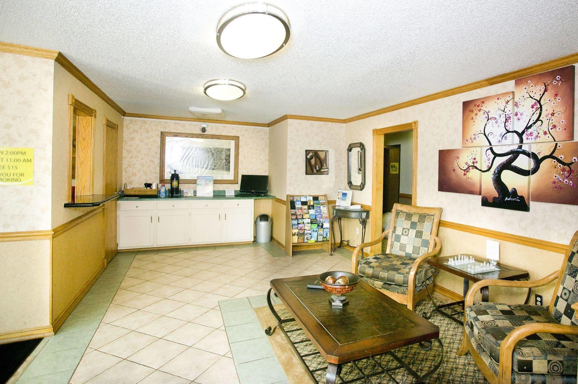 Super 8 By Wyndham Van Buren/Ft. Smith Area Екстериор снимка
