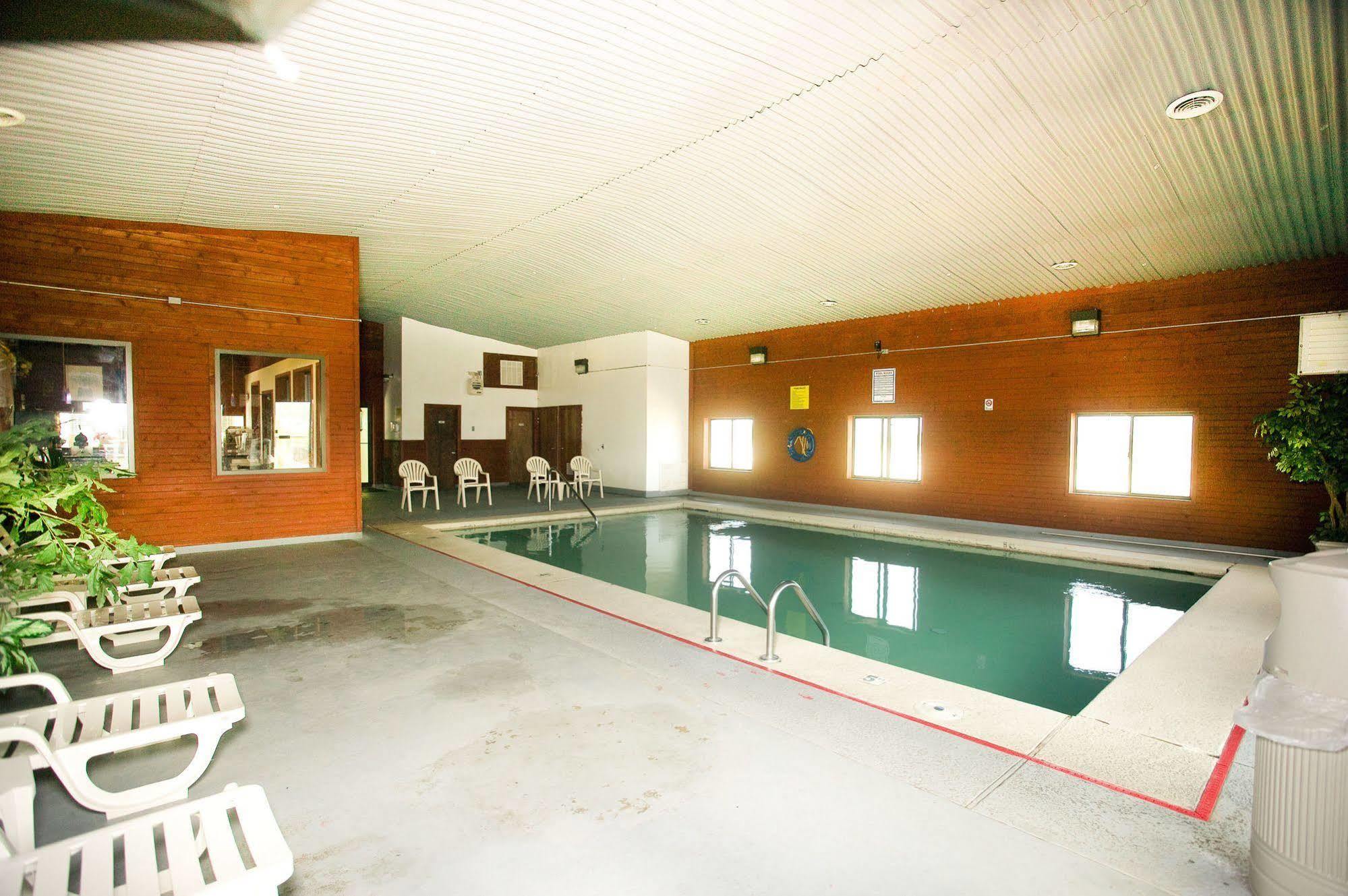 Super 8 By Wyndham Van Buren/Ft. Smith Area Екстериор снимка